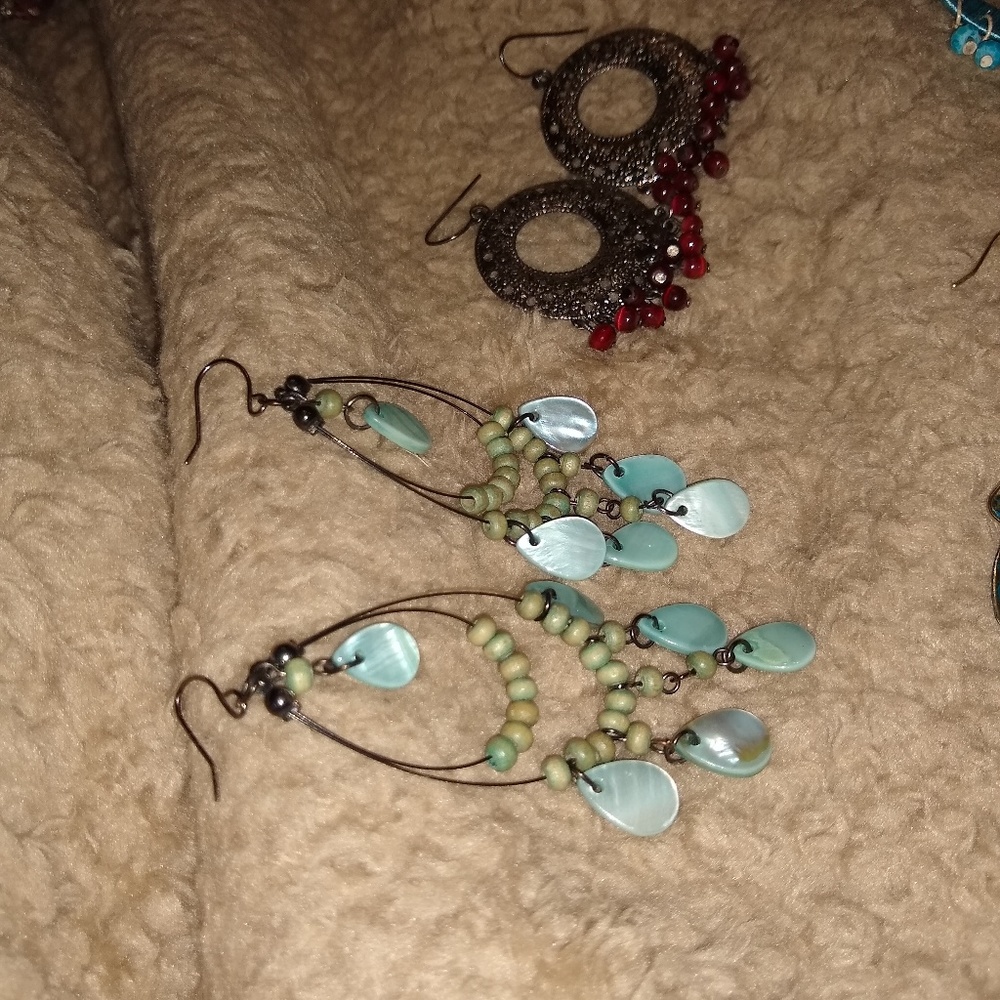 Colorful earring bundle - Picture 3 of 6